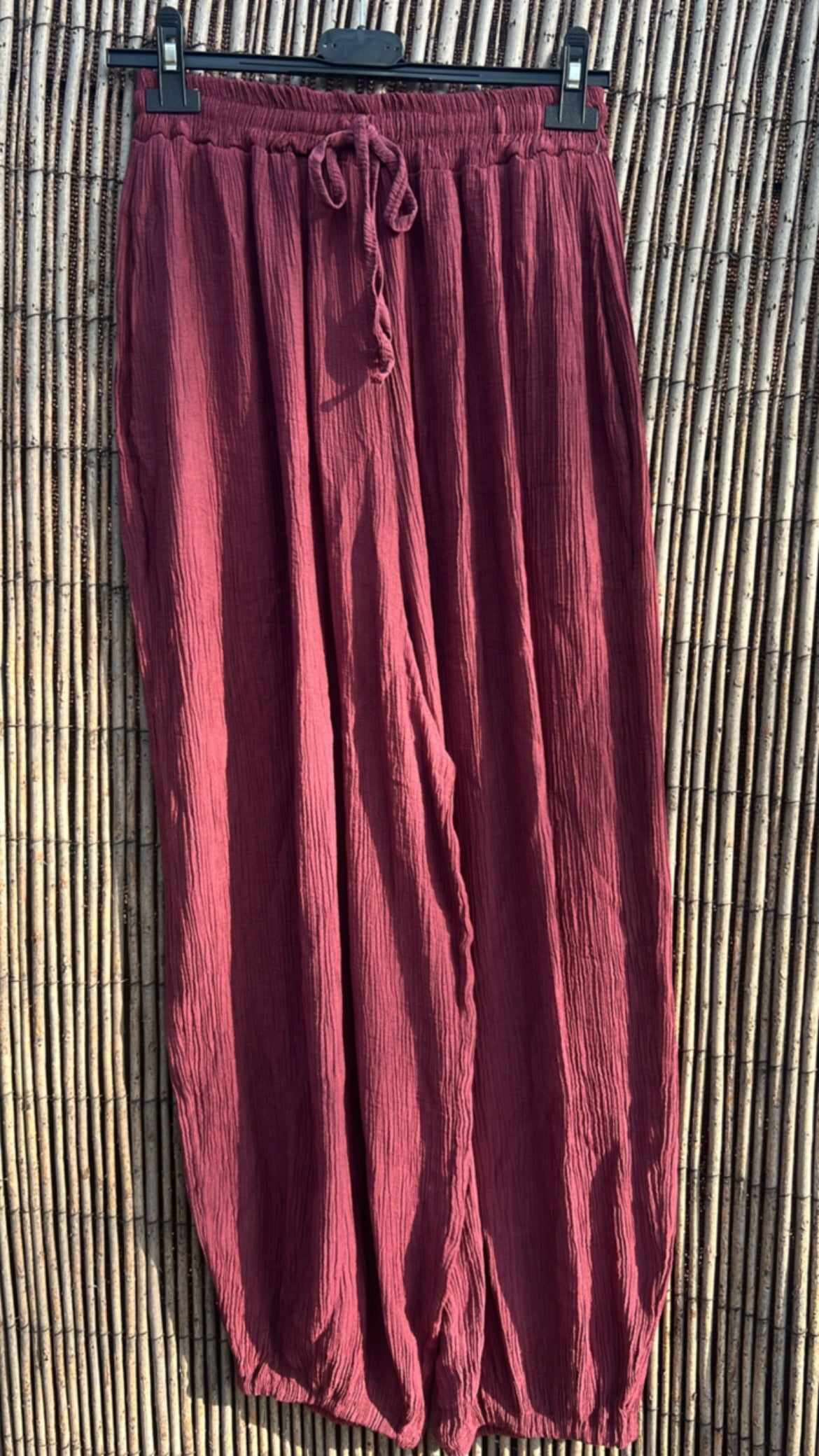 Pantalón bombacho burdeos