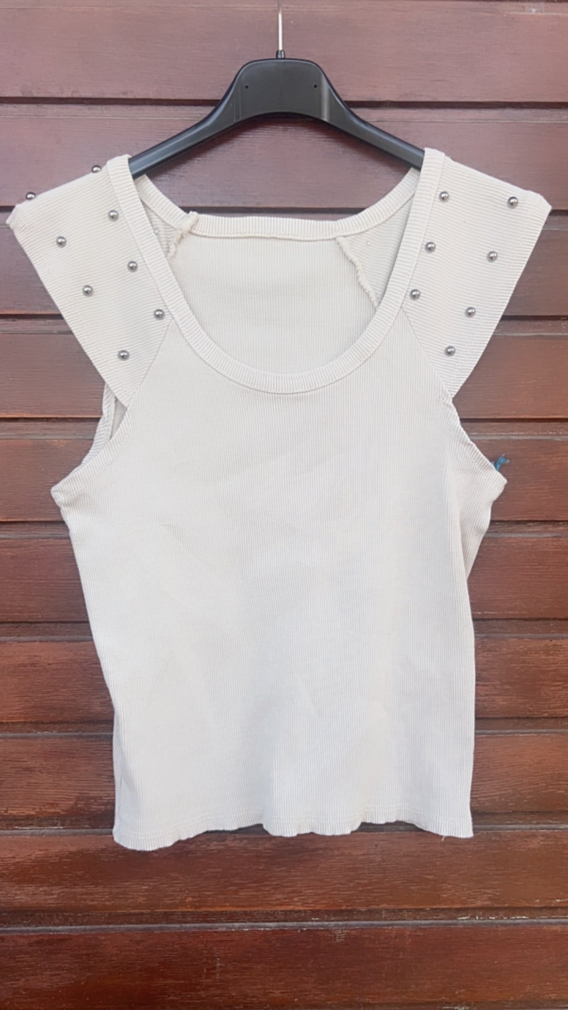 Top tachuelas canalé beige