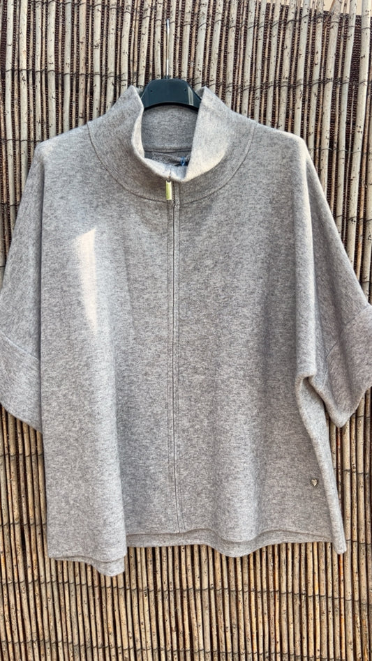 Chaqueta gris cuello