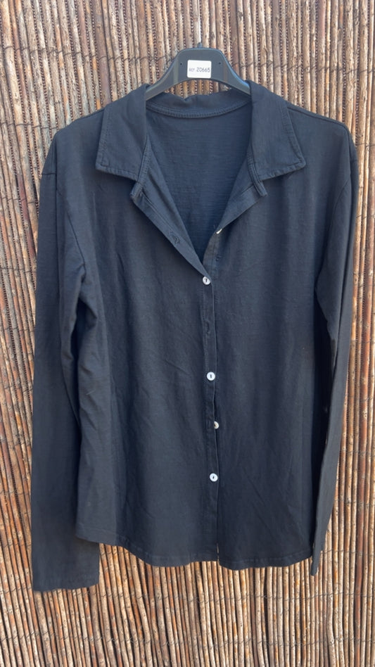 Camisa negra