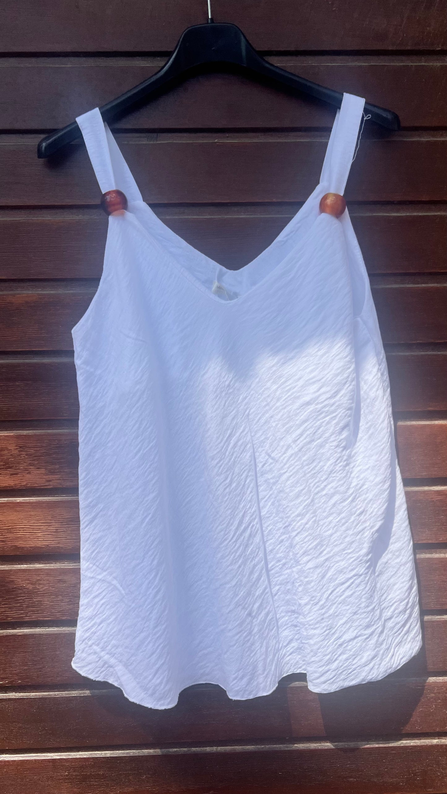 Top blanco detalle bola