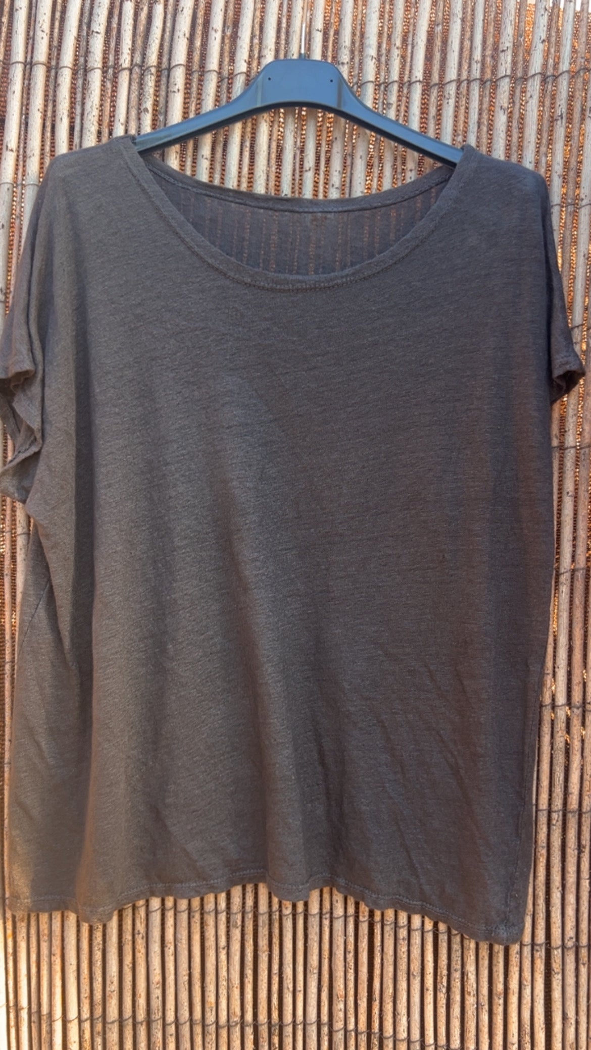 Camiseta lino gris