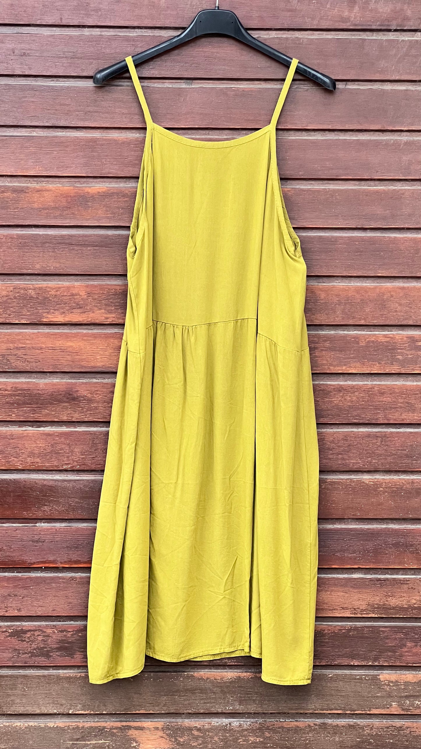 Vestido basico pistacho