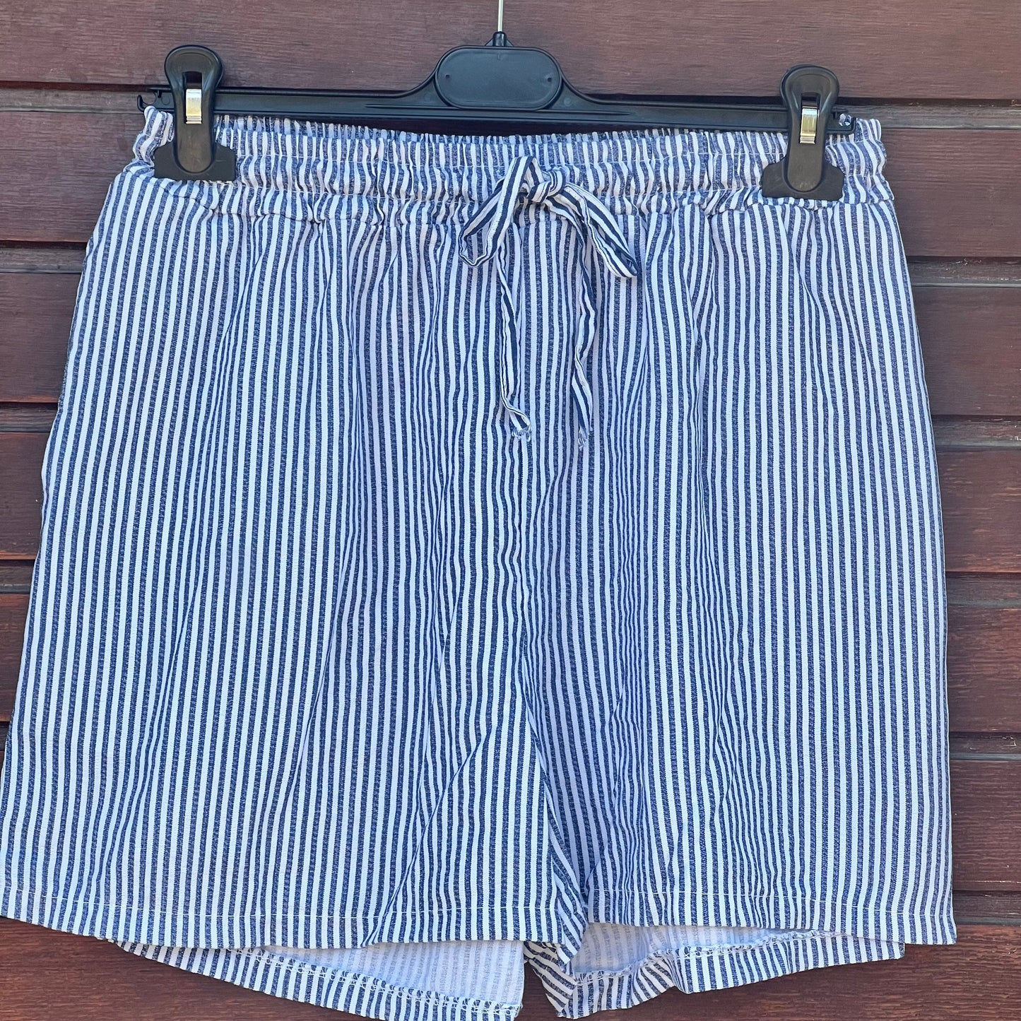 Pantalón corto blanco y marino