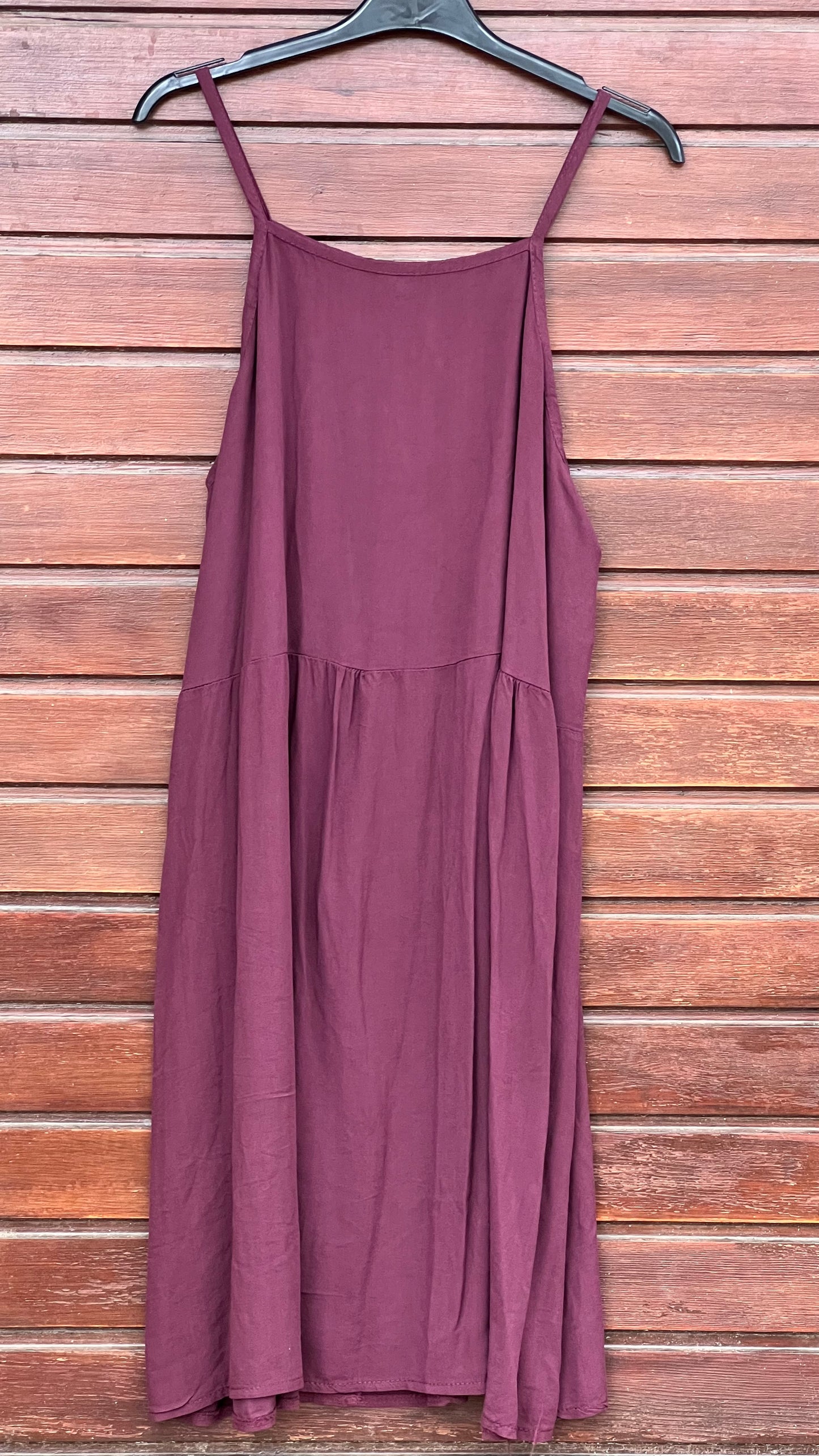 Vestido basico burdeos