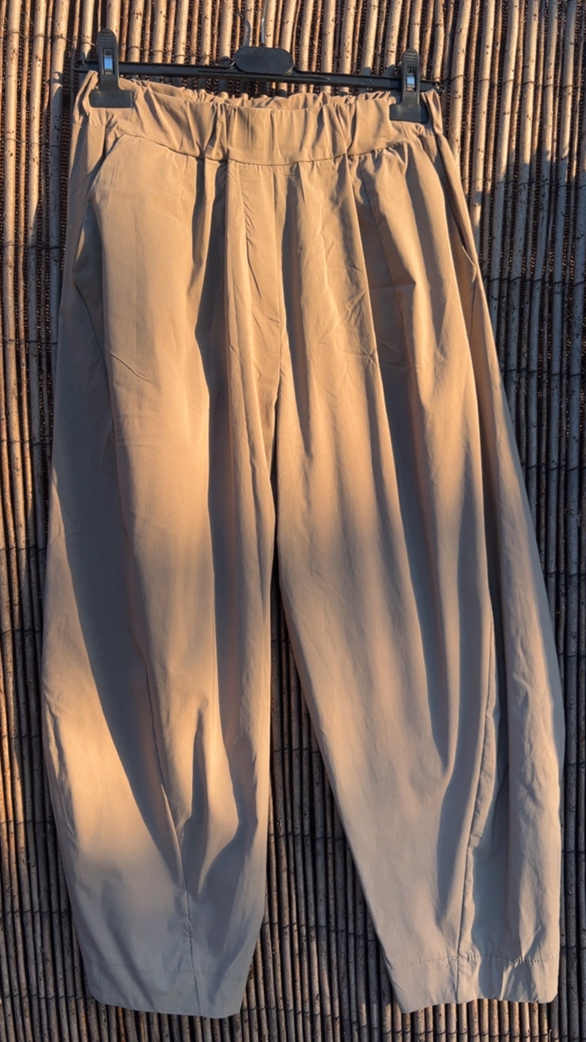 Pantalón globo gabardina taupe