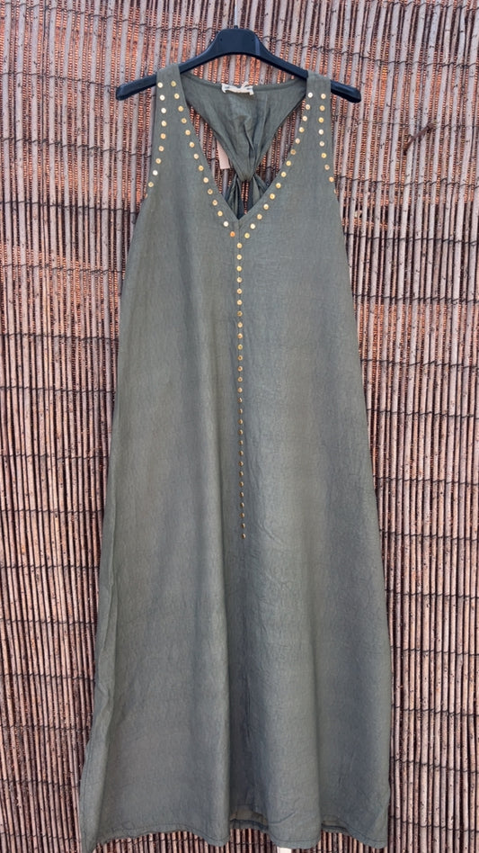 Vestido largo caki tachuelas
