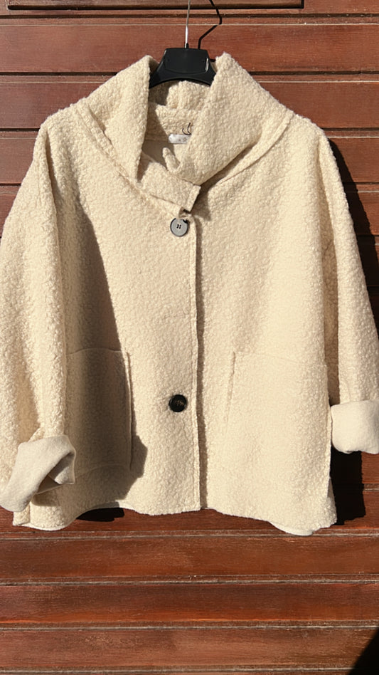 Chaqueta corta beige