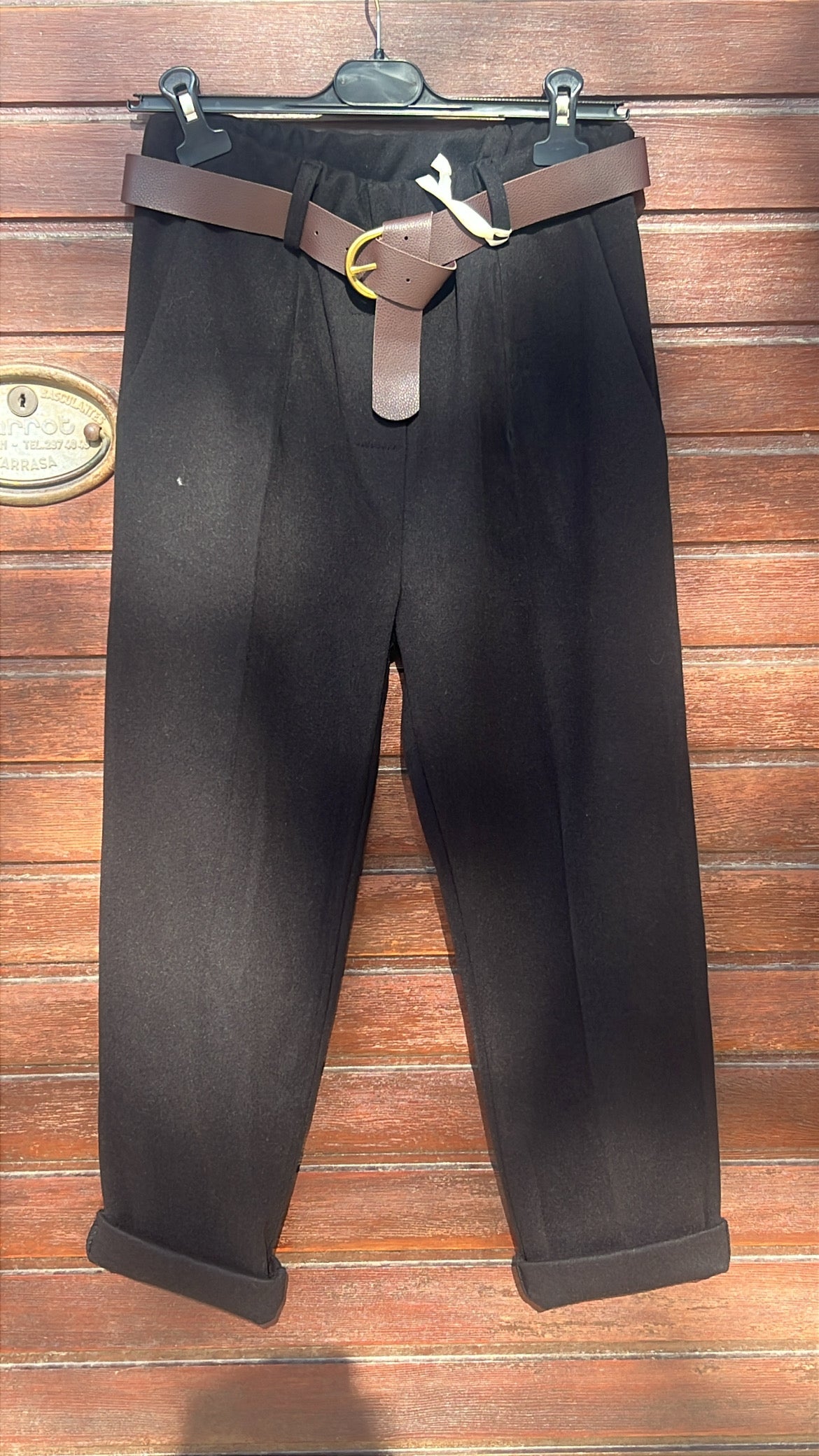 Pantalón pinzas cosidas negro