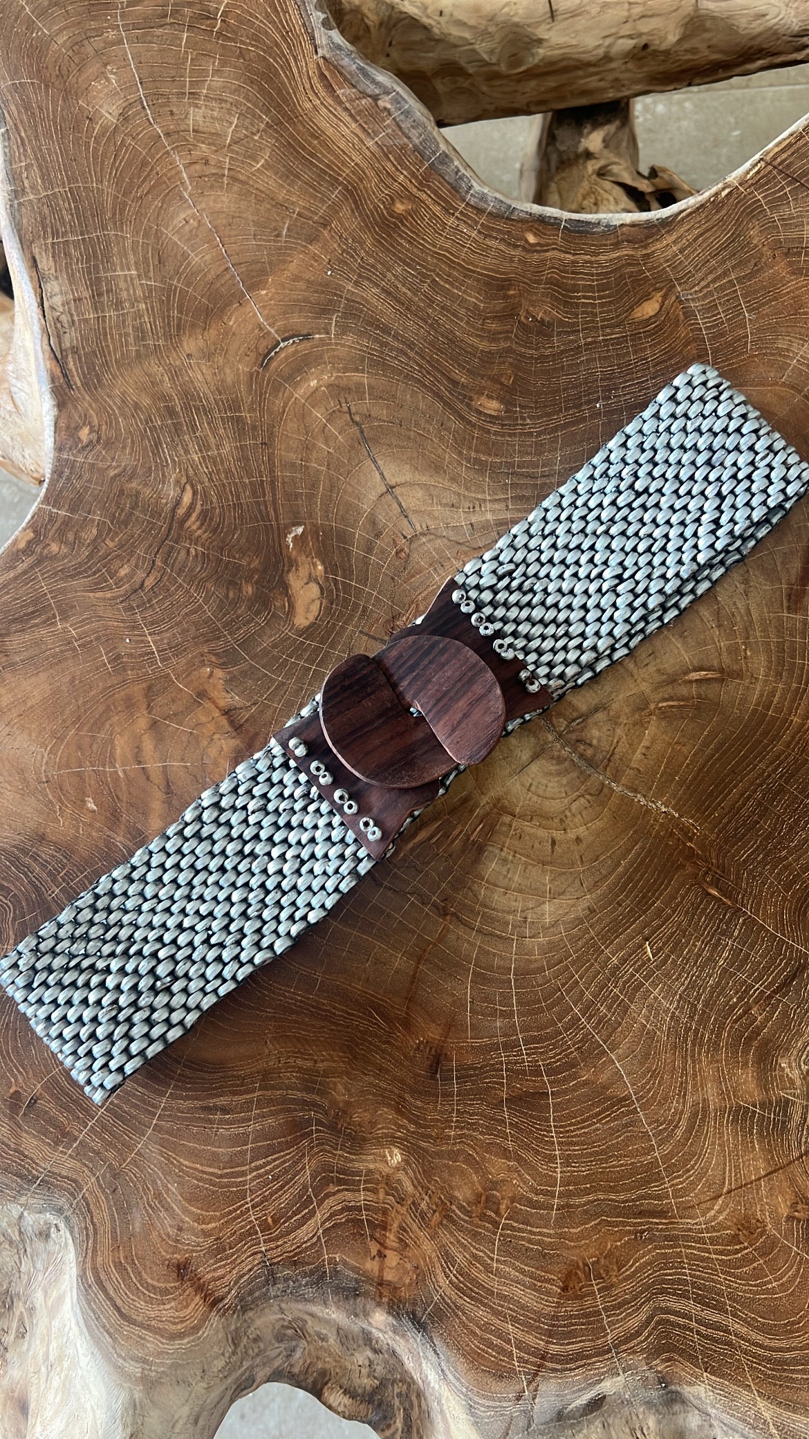 Cinturón coco bolas plata madera